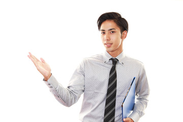 プレゼンをする笑顔のビジネスマン