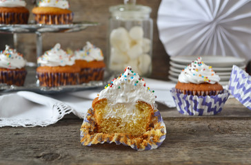 Cupcakes with vanilla cream and Italian meringue