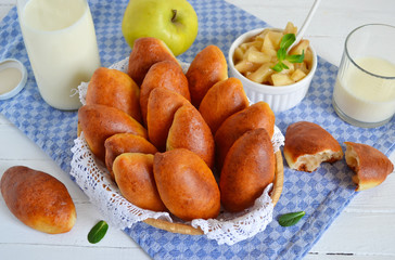 Muffins with apples and cinnamon 