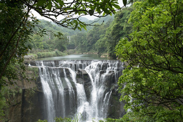 Fototapeta na wymiar Great waterfall in Shifen, Taiwan　台湾のナイアガラ「十分瀑布」