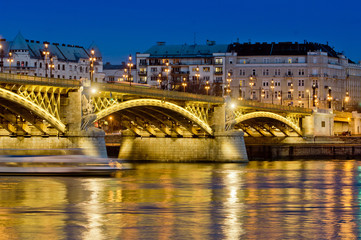 Fototapeta premium Margaret Bridge and Pest side of Budapest, Hungary
