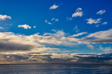 Obraz premium Beautiful sunrise over the ocean