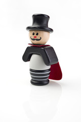 Giocattoli di legno colorati still life su sfondo bianco