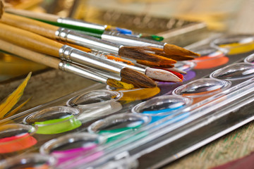 Paints and brushes 