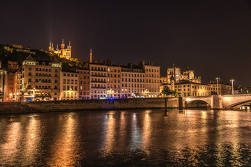 Obraz premium Lyon Fourvière de nuit