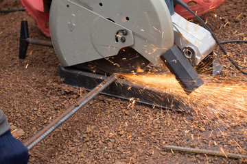 Cutting metal with grinde