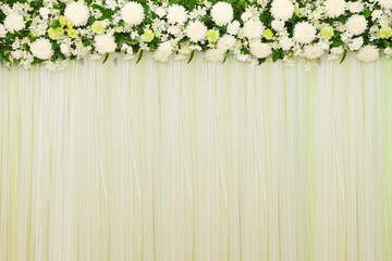 White and green backdrop flowers arrangement.