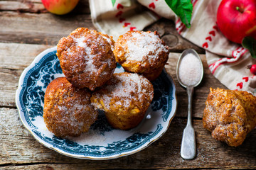 muffins with apples and oat flakes