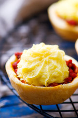 mini  pies with grownd meet