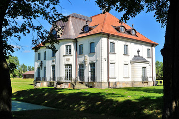 Fototapeta na wymiar Pałac Branickich, obecnie Muzeum Wnętrz Pałacowych, Choroszcz, Polska