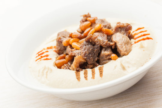 Chickpeas with spiced meat libanese Hummus B’ Lahme2