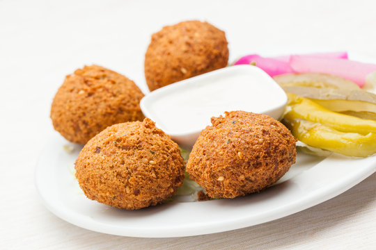 Falafel as a sappetizer on a plate