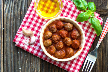 Meatballs in tomato sauce