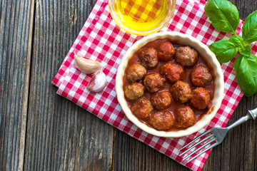 Meatballs in tomato sauce
