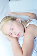 Obraz na płótnie Canvas Sweet toddler little girl sleeping