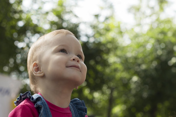 child at the green background