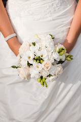 Obraz na płótnie Canvas Close up of bride with wedding bouquet