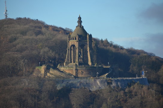 Kaiser-Wilhelm-Denkmal bei Porta Westfalica im Herbst