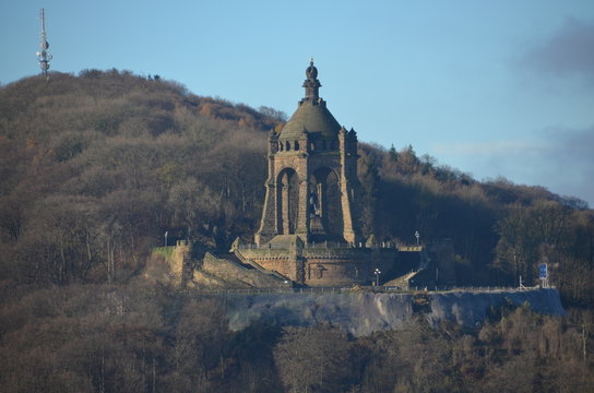 Kaiser-Wilhelm-Denkmal bei Porta Westfalica im Herbst