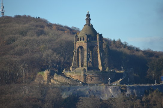 Kaiser-Wilhelm-Denkmal bei Porta Westfalica im Herbst