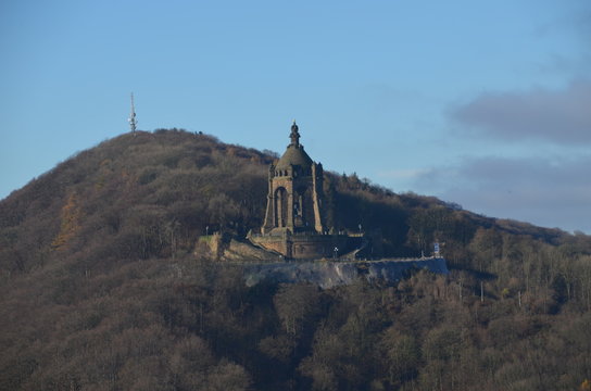 Kaiser-Wilhelm-Denkmal bei Porta Westfalica im Herbst