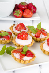 cupcakes with strawberries