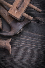 Vertical version of longstanding hand saw surface gauge claw ham