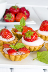 cupcakes with strawberries