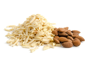 Mandeln gesplittert und ganz