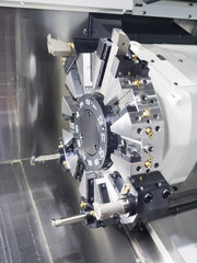 Operator machining automotive part © sorapolujjin