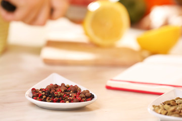 Mix pepper spices and lemon on kitchen table