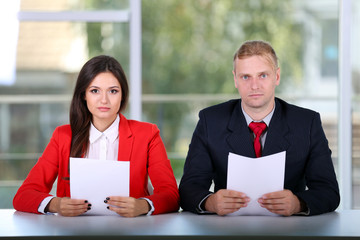 TV anchor training for telling news