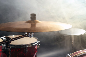 Obraz premium Drum set in smoke on a stage