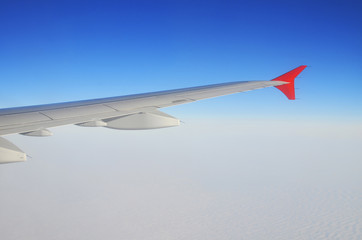 Fototapeta na wymiar plane wing against the sky