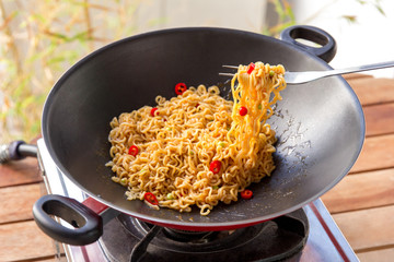 noodle being cooked in frying pan