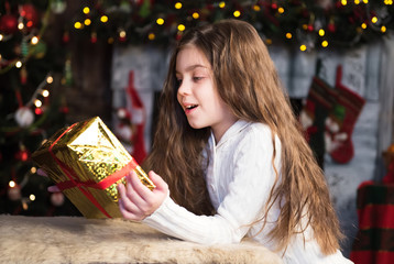 girl with christmas gift box