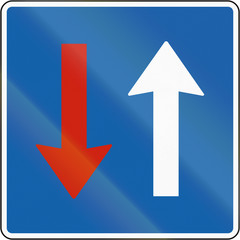 Norwegian regulatory road sign - Priority over oncoming traffic
