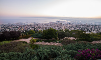 Obraz premium Sunrise in Haifa from Louis Promenade