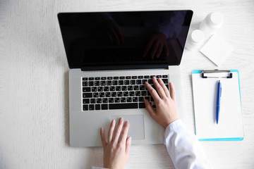 Young woman using his tablet-pc, close up