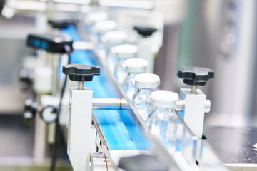 machine conveyor with glass bottles ampoules