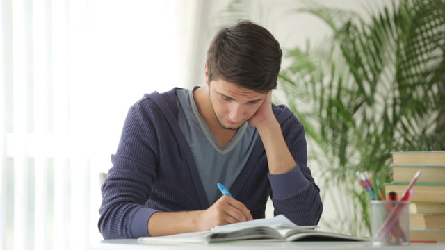 Studying pro. Айти курсы в ташкенте. Студент картинка. Pro study учебный центр. Девушка на консультации реальная.