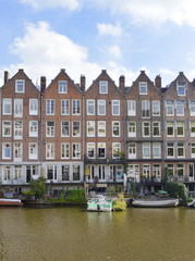 Fototapeta na wymiar Cute line of houses in Amsterdam on a canal