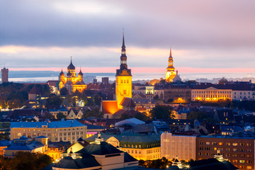 Fototapeta na wymiar Tallinn night.
