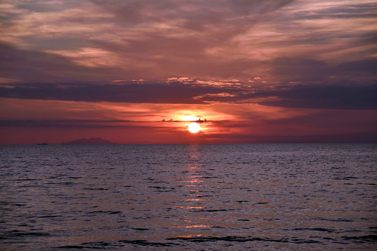 tramonto sul mare