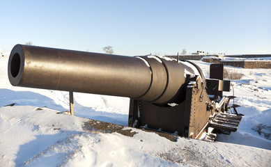Fototapeta na wymiar Cannon protecting Suomenlinna Sea Fortress