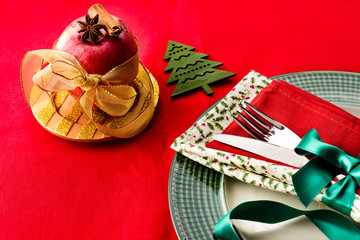 Posto tavola di Natale con segnaposto di mela