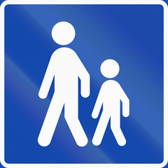 Norwegian regulatory road sign - Pedestrian way