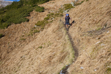 Obraz premium The girl with the backpack goes on the track.