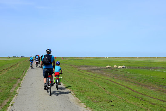 Fahrradfahrer an der Nordsee