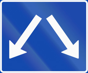 Norwegian regulatory road sign - Pass left or right